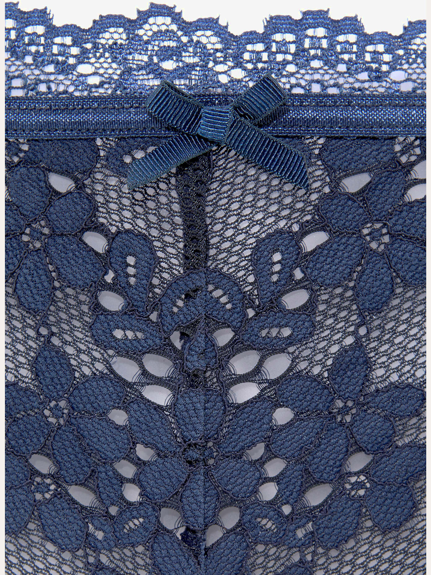 Tanga en dentelle ravissante