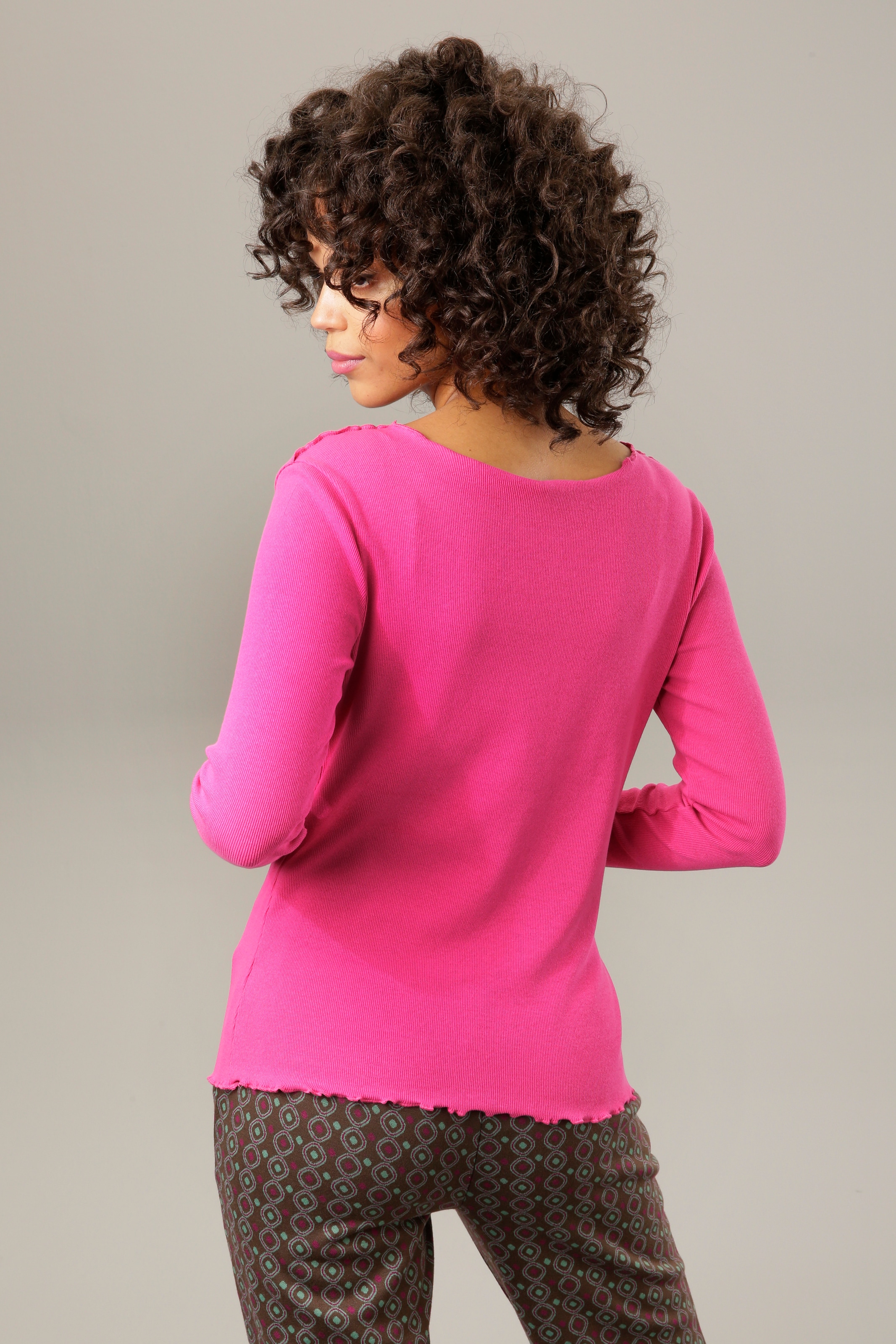Aniston CASUAL Langarmshirt , mit dekorativen Biesen im Vorderteil