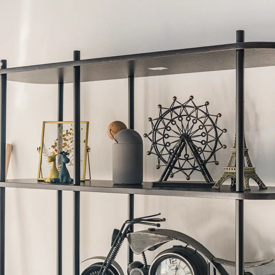 Moderne etagère van metaal en zwart hout