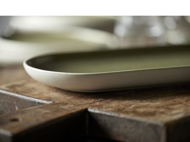Studio Round Serveringsfad Matte white/Matte moss