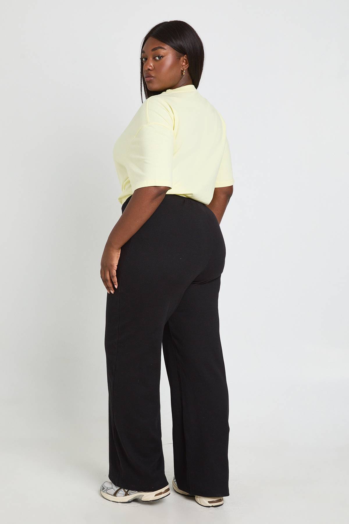 boohoo Pantalon Droit Côtelé Plus Basic