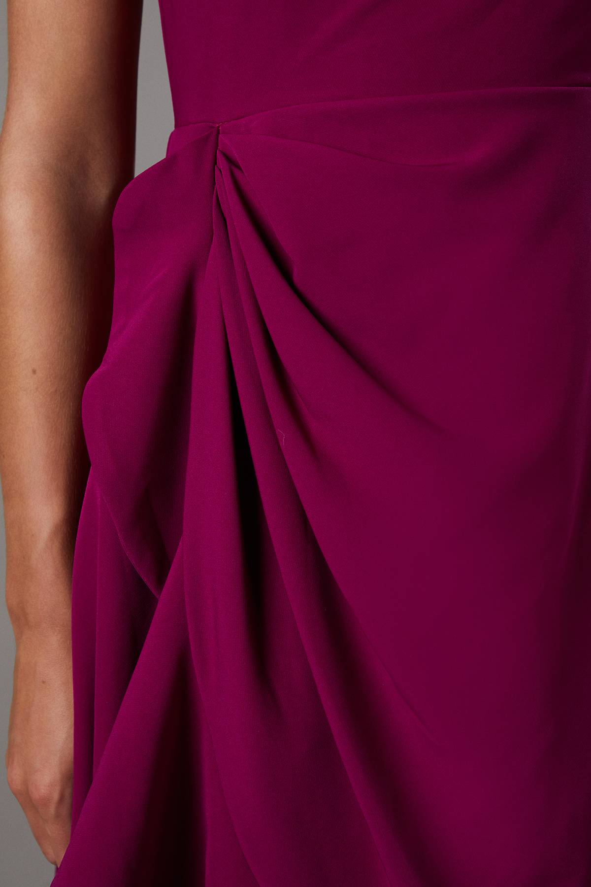 Coast Robe en Crêpe à Volants avec Dos Échancré