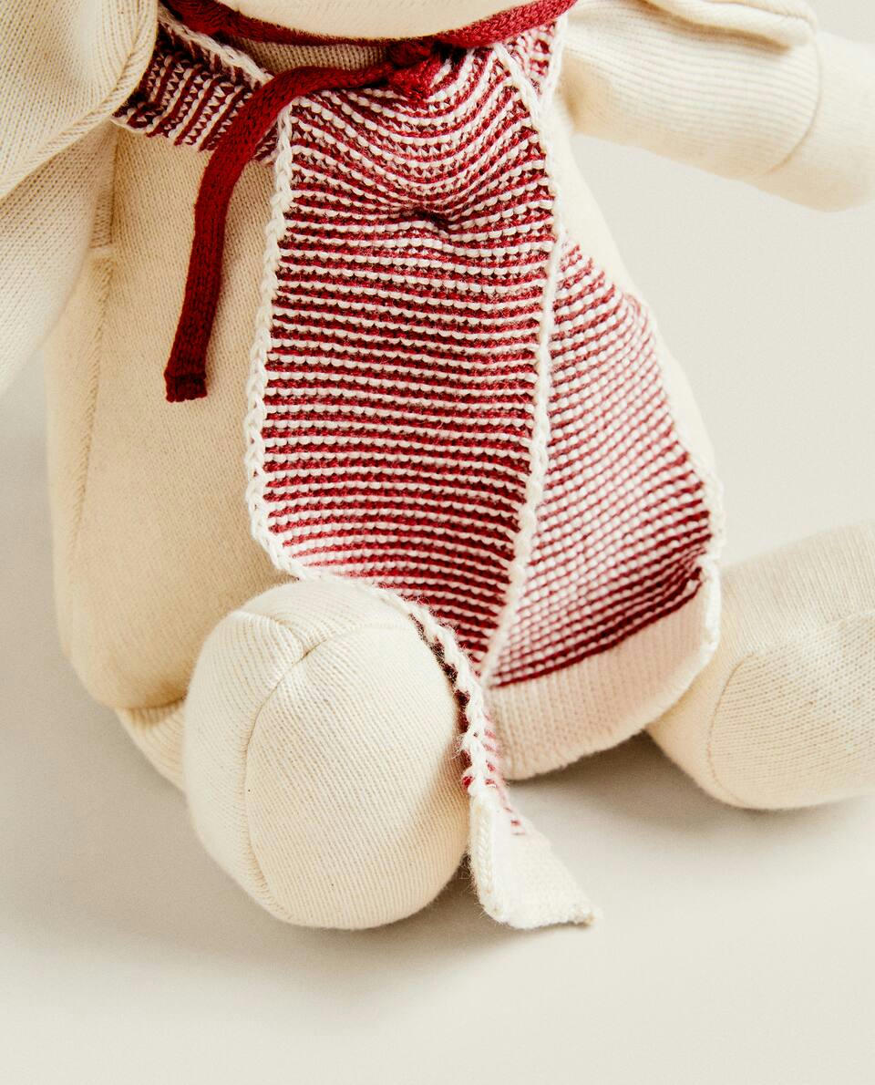 COELHINHO DE PELÚCIA COM GORRO DE NATAL TRICÔ