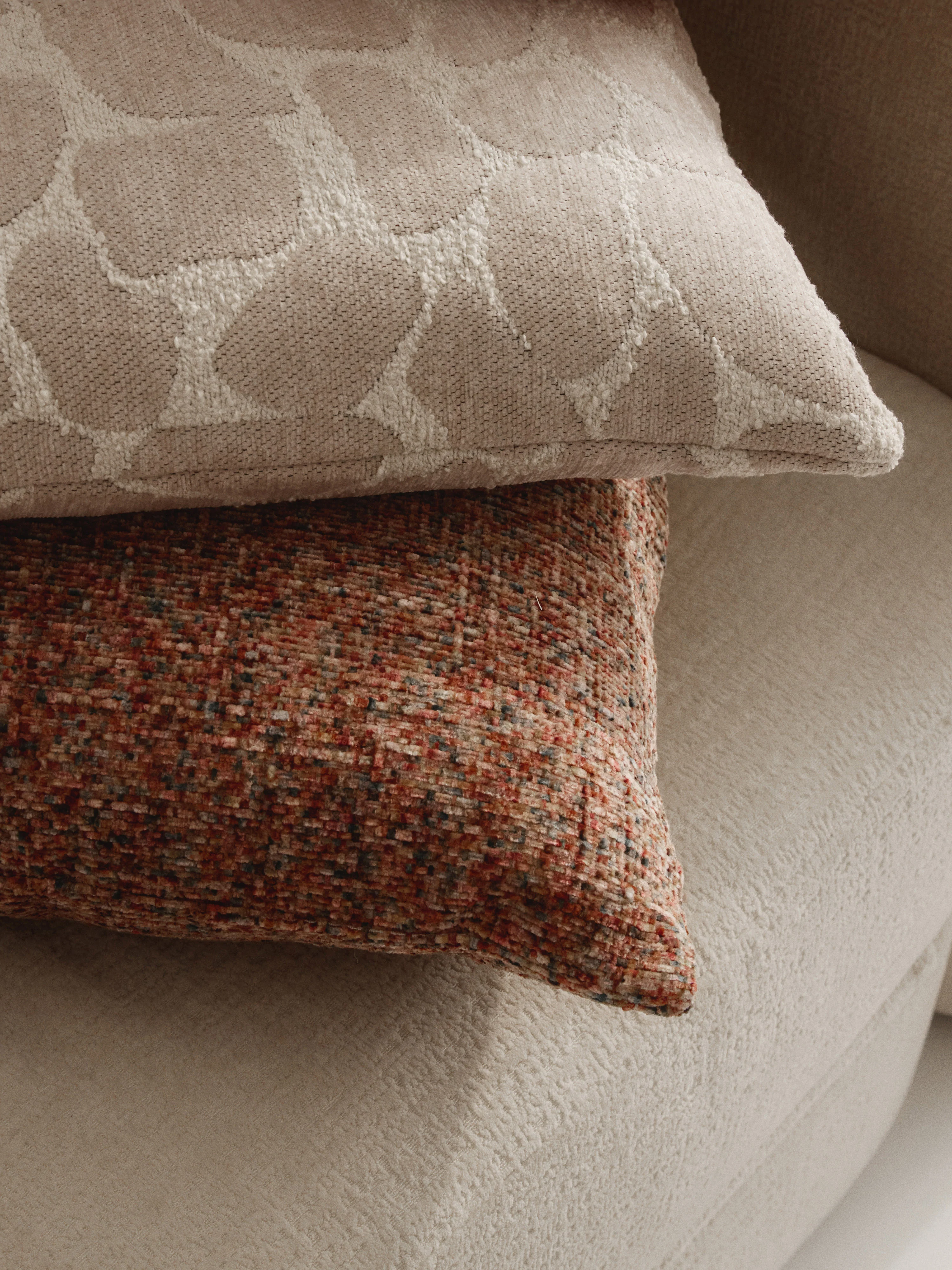 Kussenhoes Nenda van bouclé en chenille