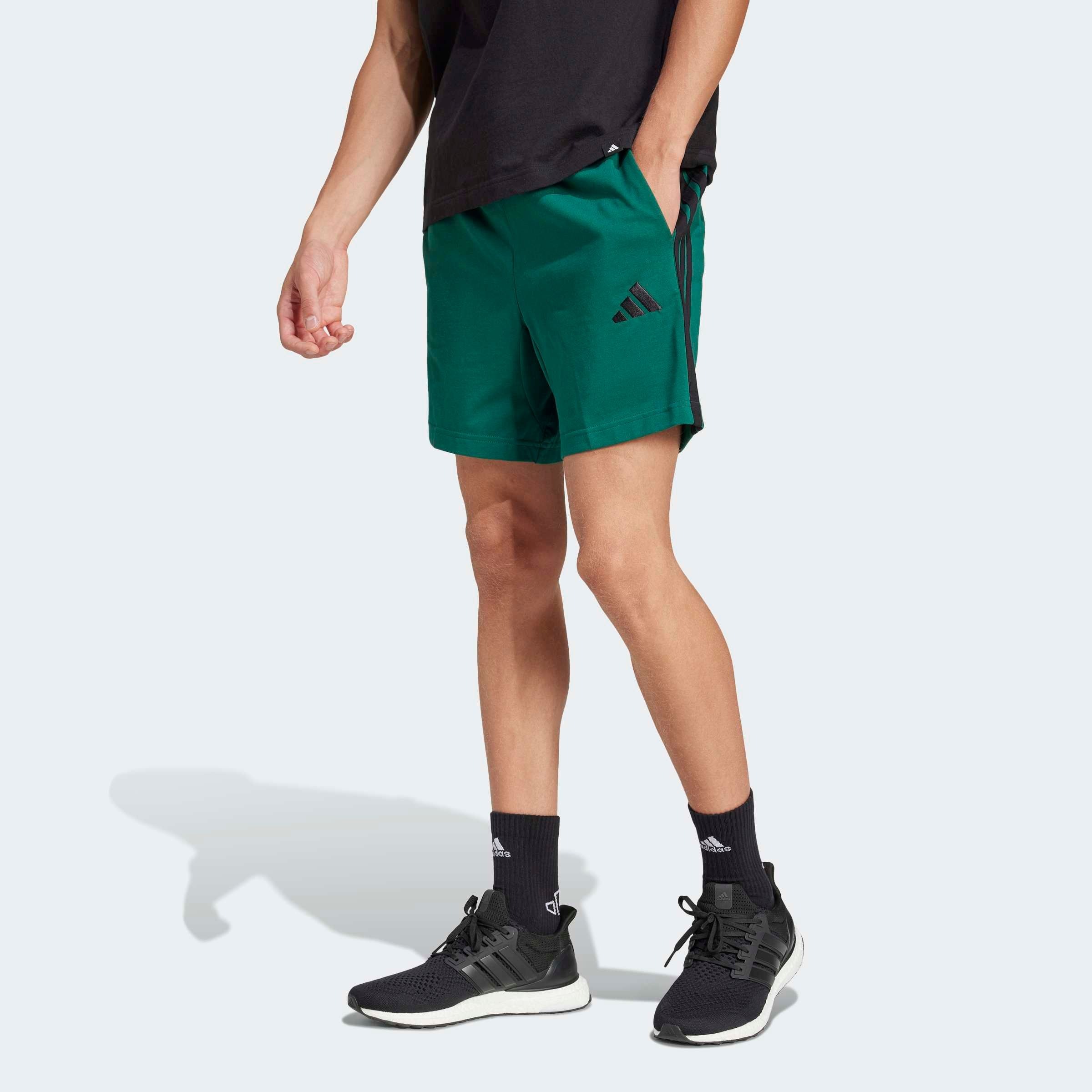adidas Sportswear Shorts »ESSENTIALS 3-STREIFEN SINGLE JERSEY 7-INCH«  klassischer Schnitt, für Laufen und Alltag, mit Kordelverschluss