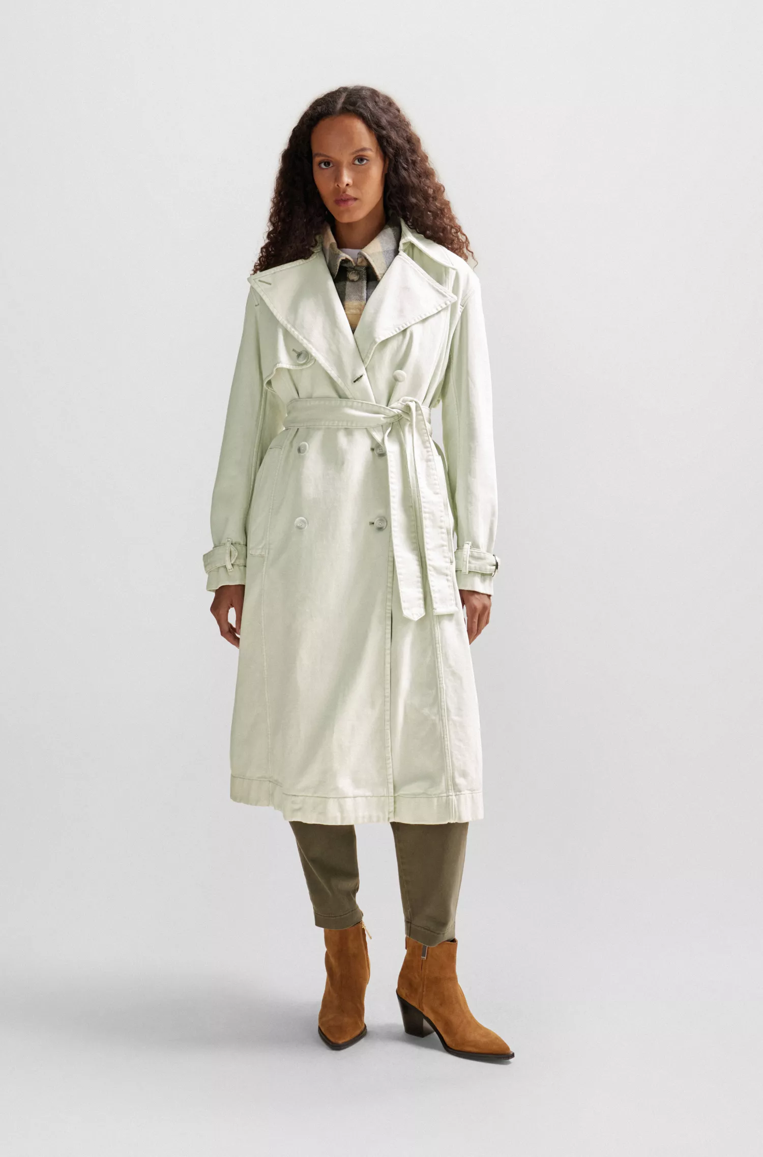 Trench coat BOSS laranja, modelagem oversized, em algodão repelente à água.