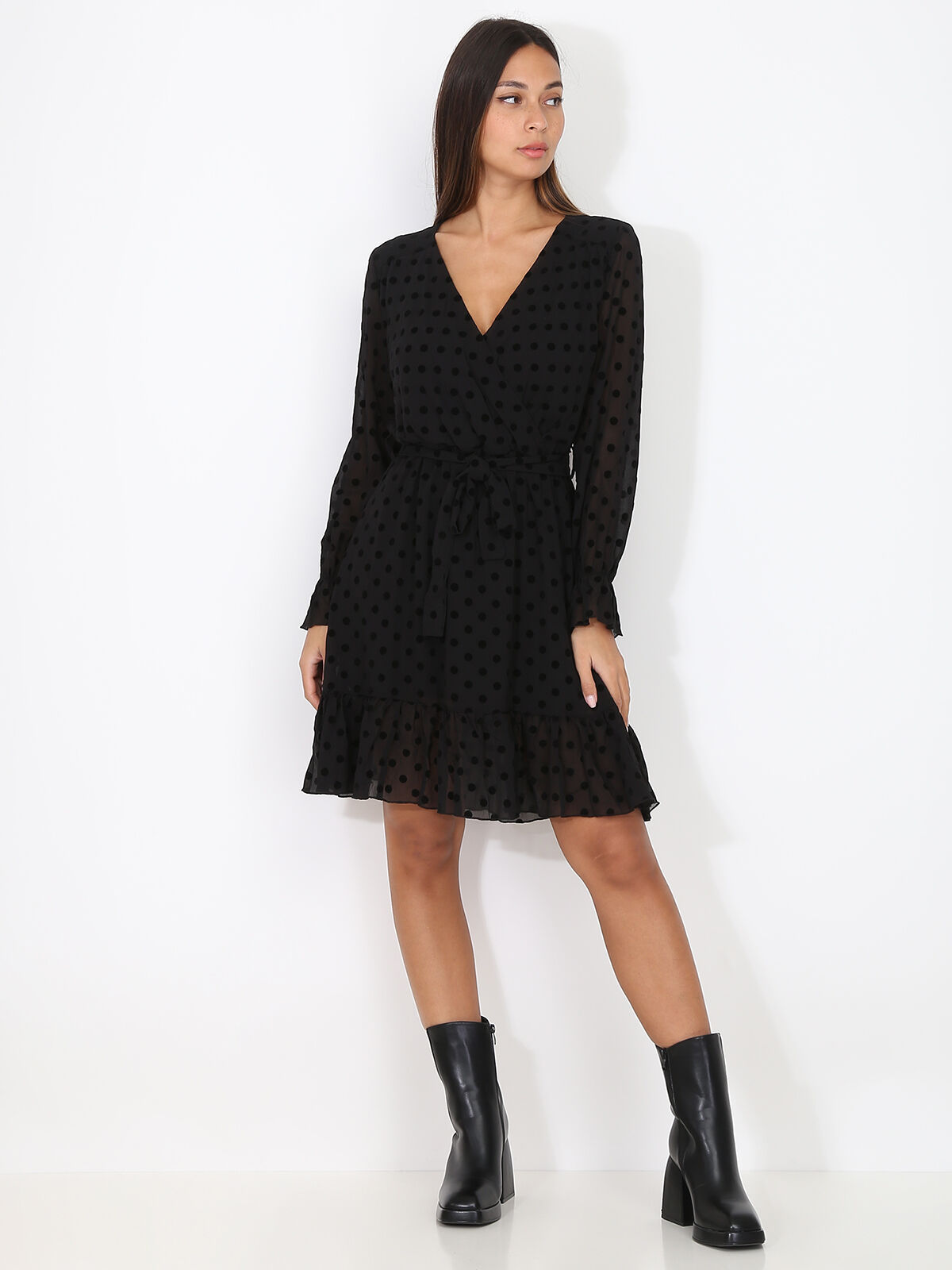 Robe patineuse à pois ceinturée- Noir