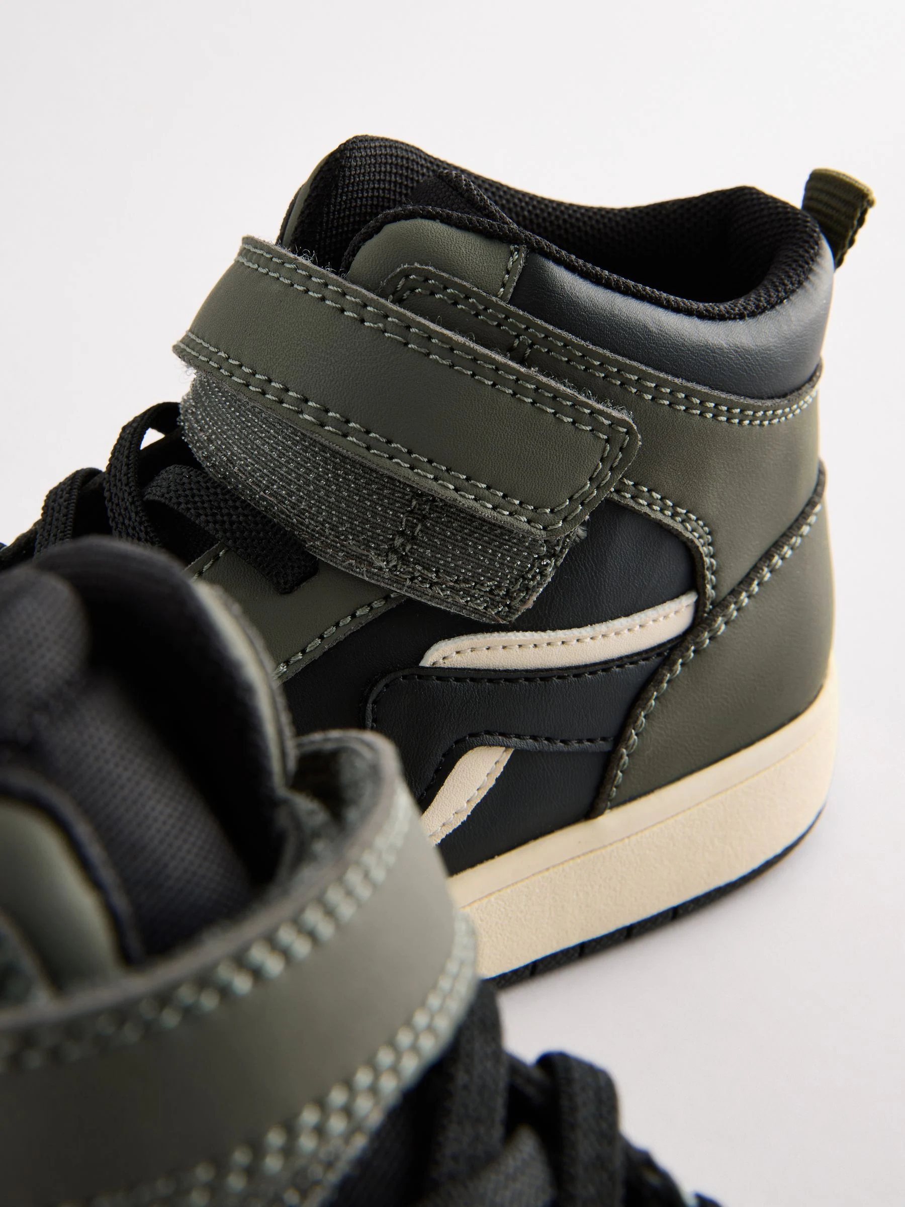Kakigroen - Hoge sneakers met elastische veters