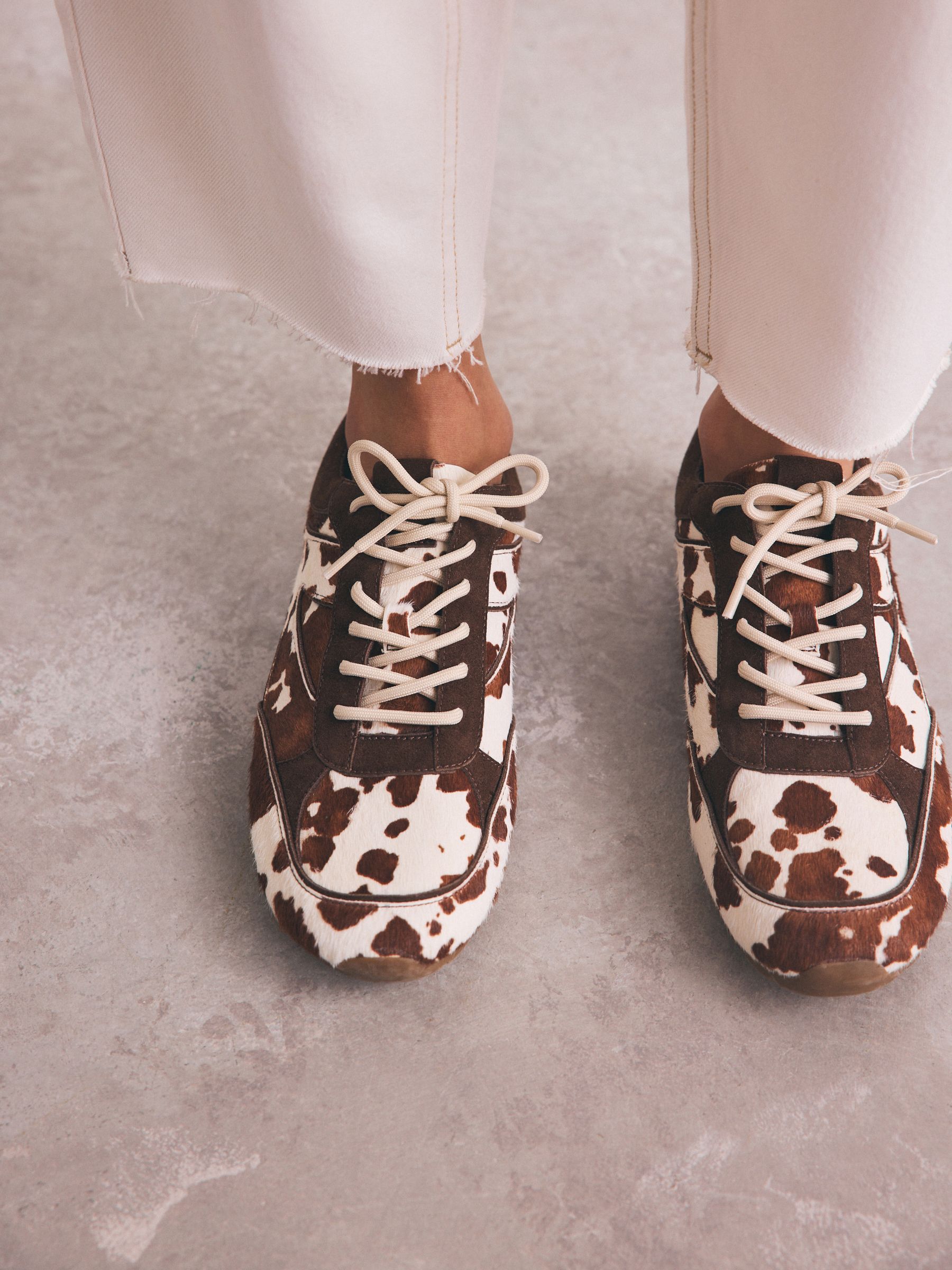 Koeienprint - Slim Premium Leren Trainers met Vetersluiting