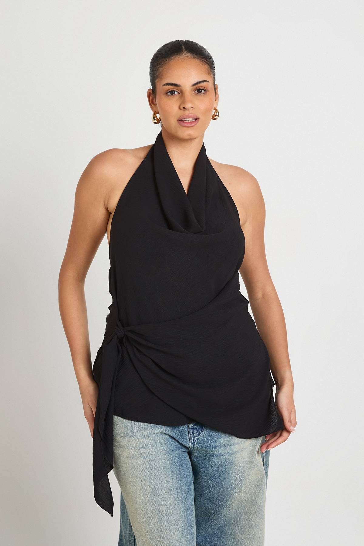 boohoo Haut Col Bénitier Grande Taille Avec Liens Latéraux Et Dos Nu