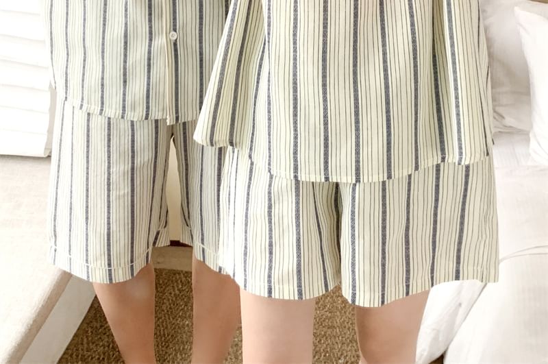 Tanee - Gestreepte pyjamatop met korte mouwen / Shorts / Mouwloze top / Set