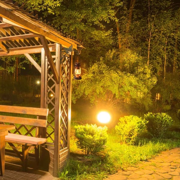 2x Holder for oppheng av kurv med sommerfugl