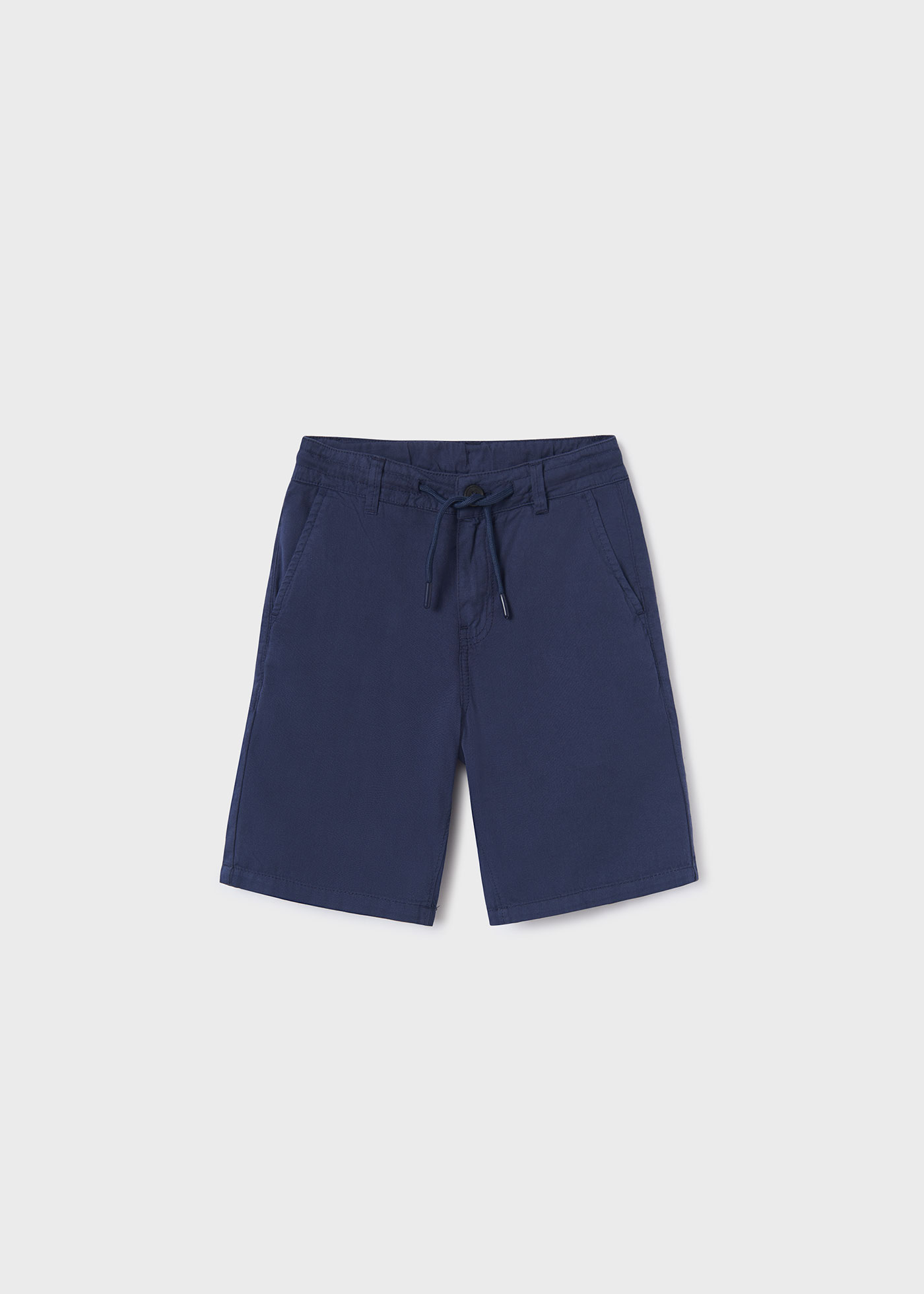 Bermuda infantil de algodão com cintura ajustável.