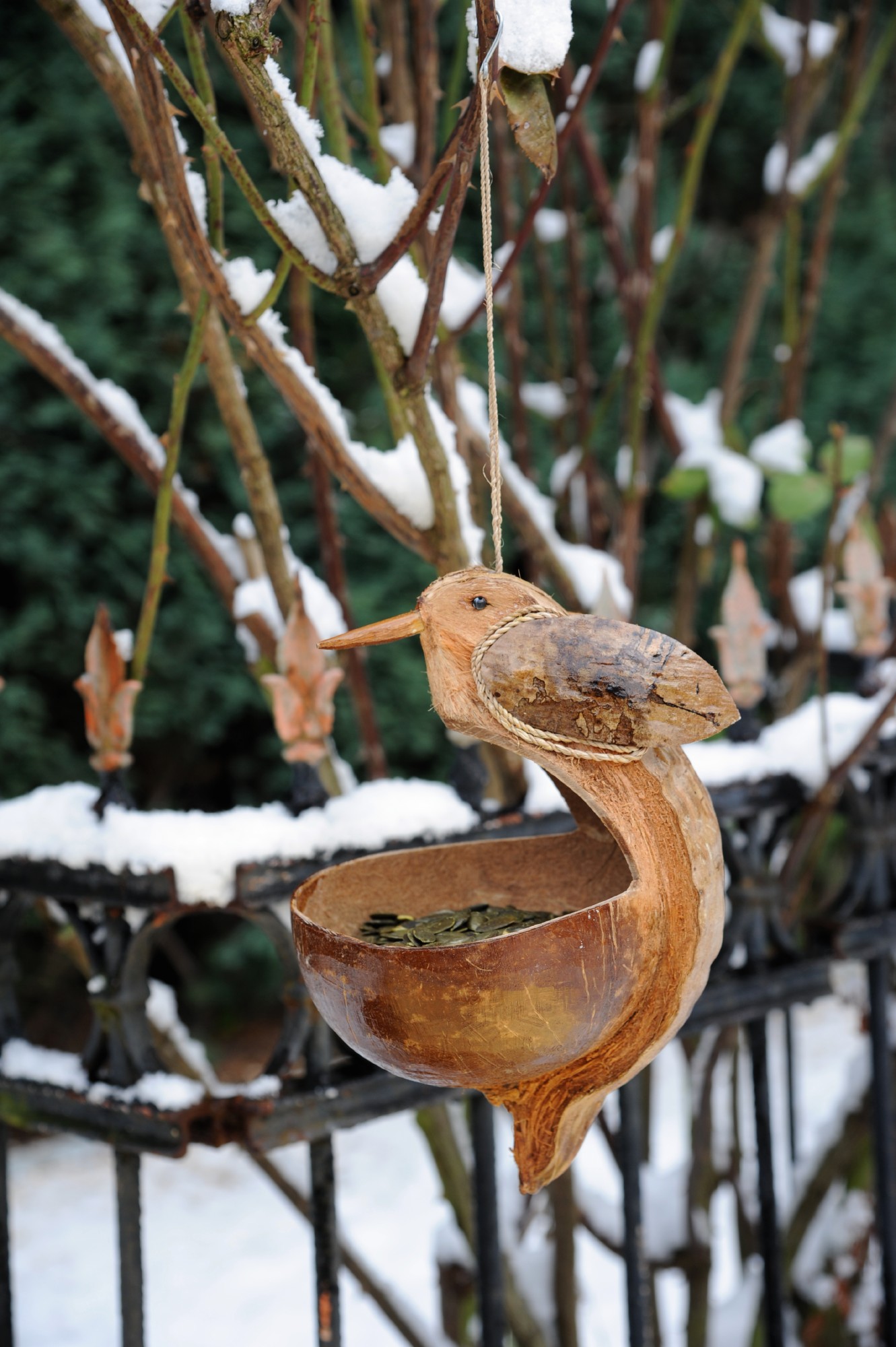 Vogelfutterschale, aus Kokosnuss geschnitzt, H 22 cm, Ø 16 cm günstig bestellen