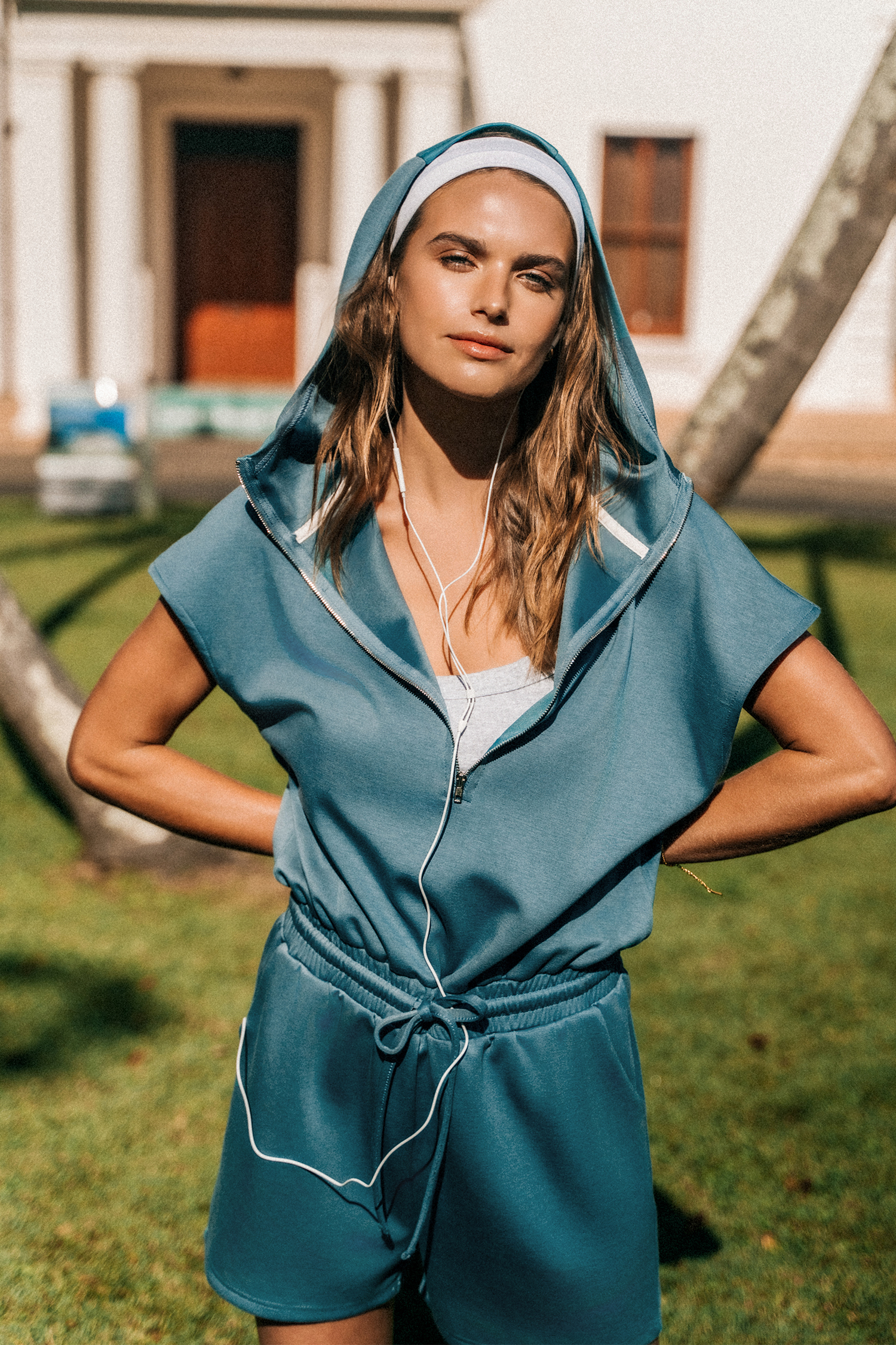 Combishort à jambes droites avec col chemise et zip sur le devant