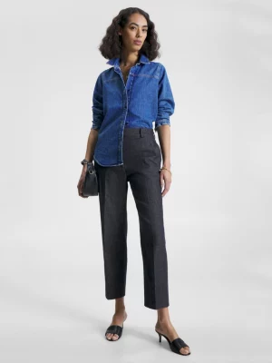 Calças jeans de corte reto e ajustado