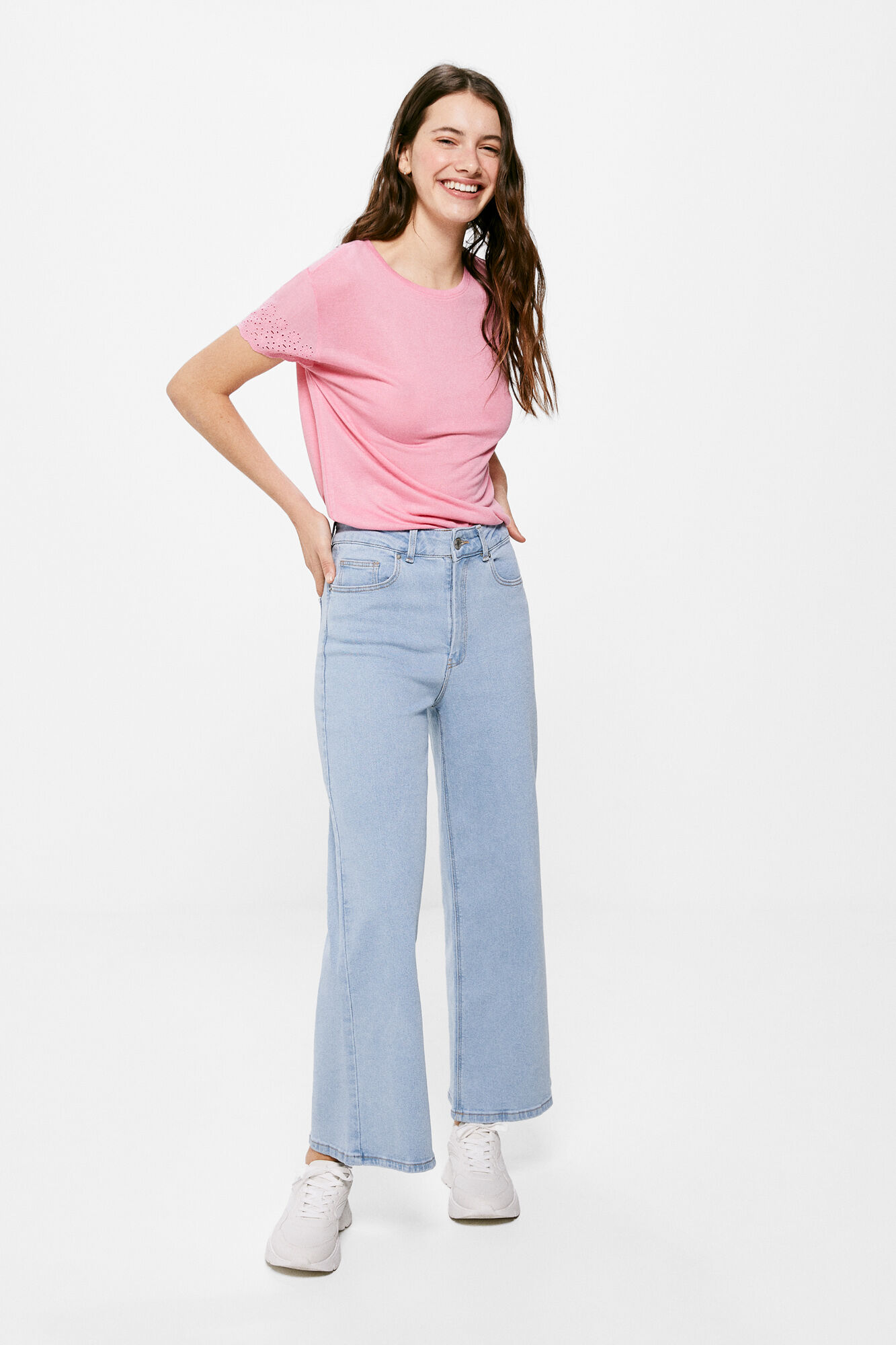 Camiseta lisa com bordado suíço - roxa
