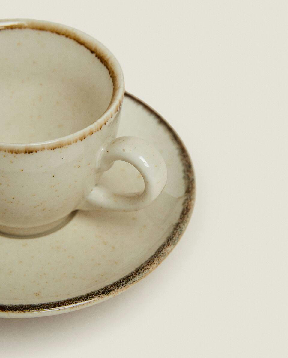 XÍCARA DE CAFÉ COM BORDA