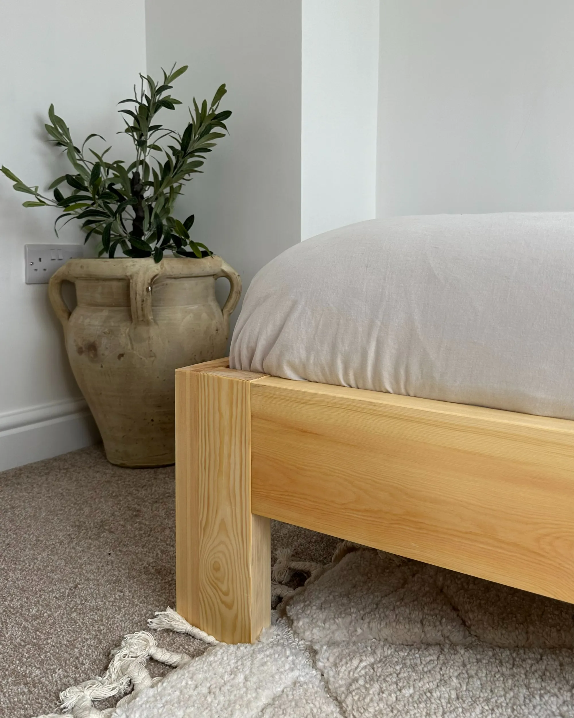 Bed Dennenhout ROYAN 160 x 200 cm Lichtbruin