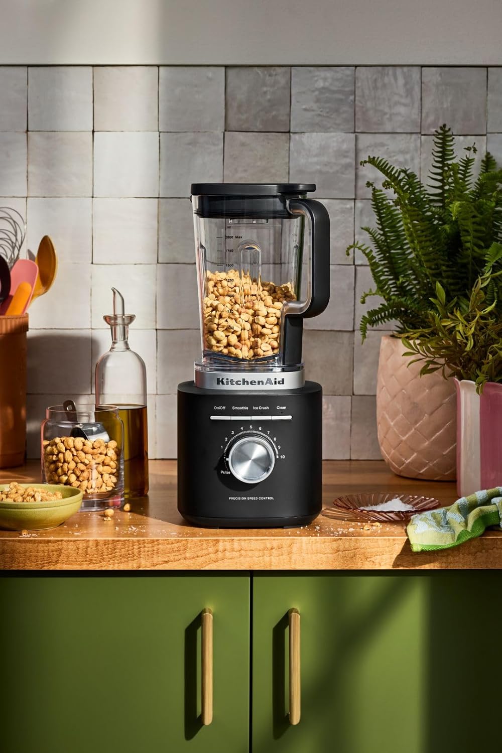KitchenAid 5KSB2073EBM Pure Power Blender Standmixer, 1,5 PS Motor, Asymmetrische Klingen, Eis-Crushen, für Suppen & Smoothies, 10 Stufen, 2L BPA-freier Behälter, Matt-Schwarz