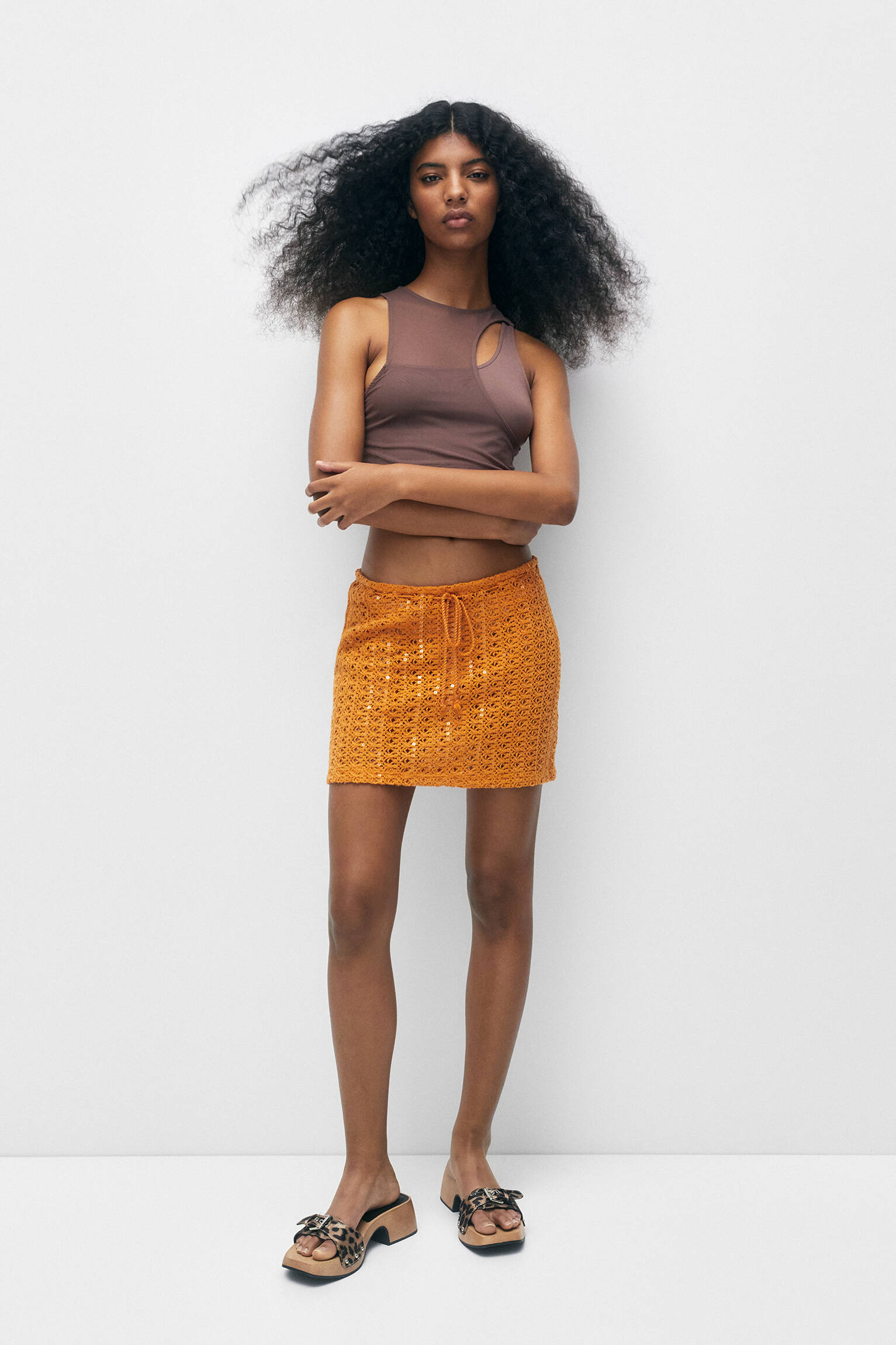 REGATA COM RECORTE - MARROM CLARO