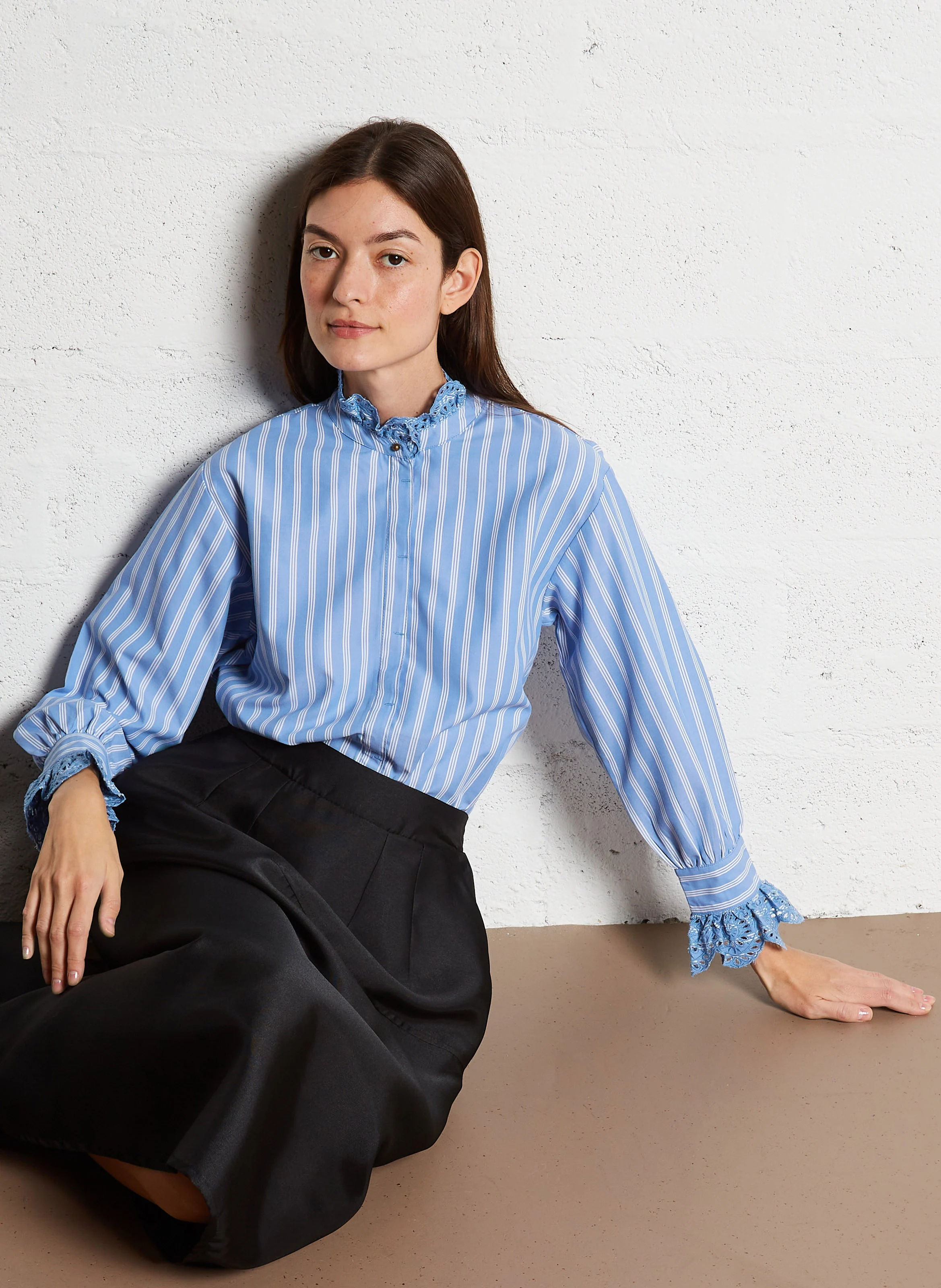 THALIE - Chemise col victorien droit en coton rayé | Bleu