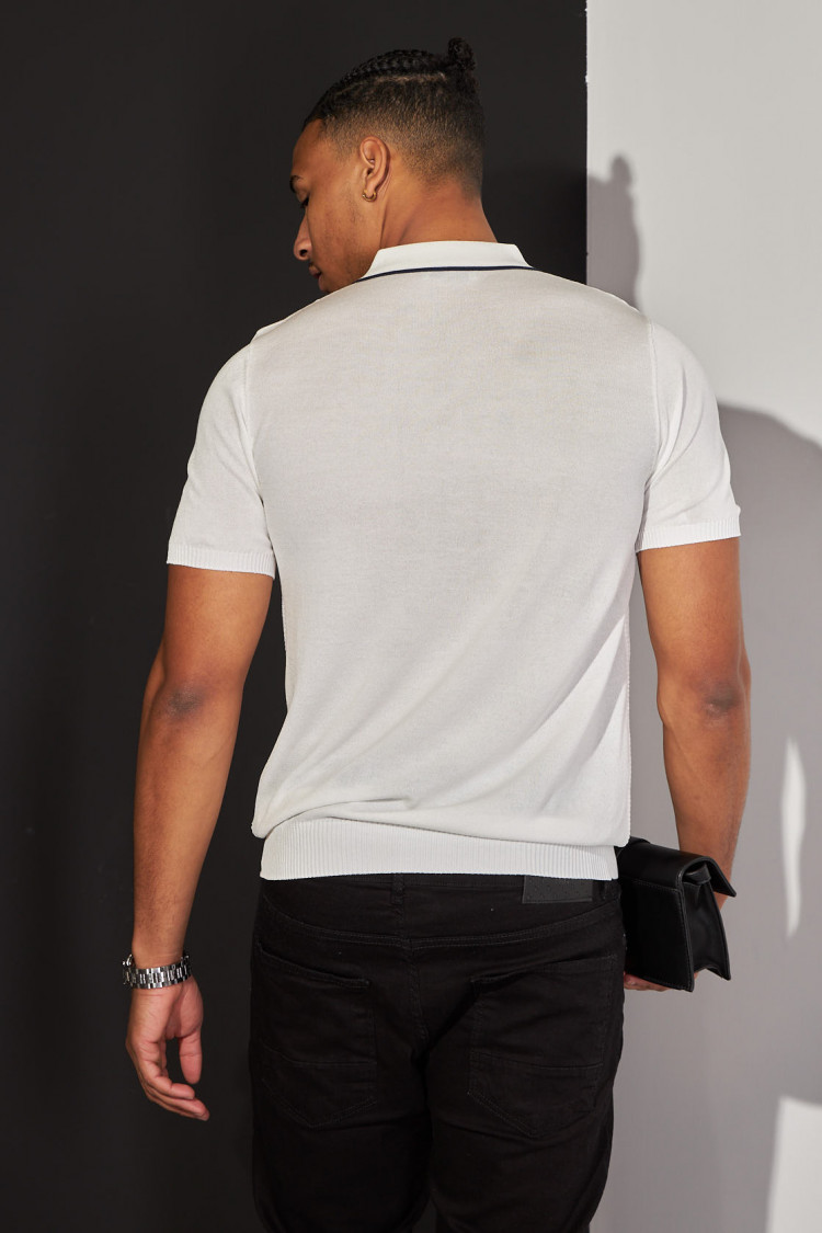 Polo blanc plissé avec détail noir