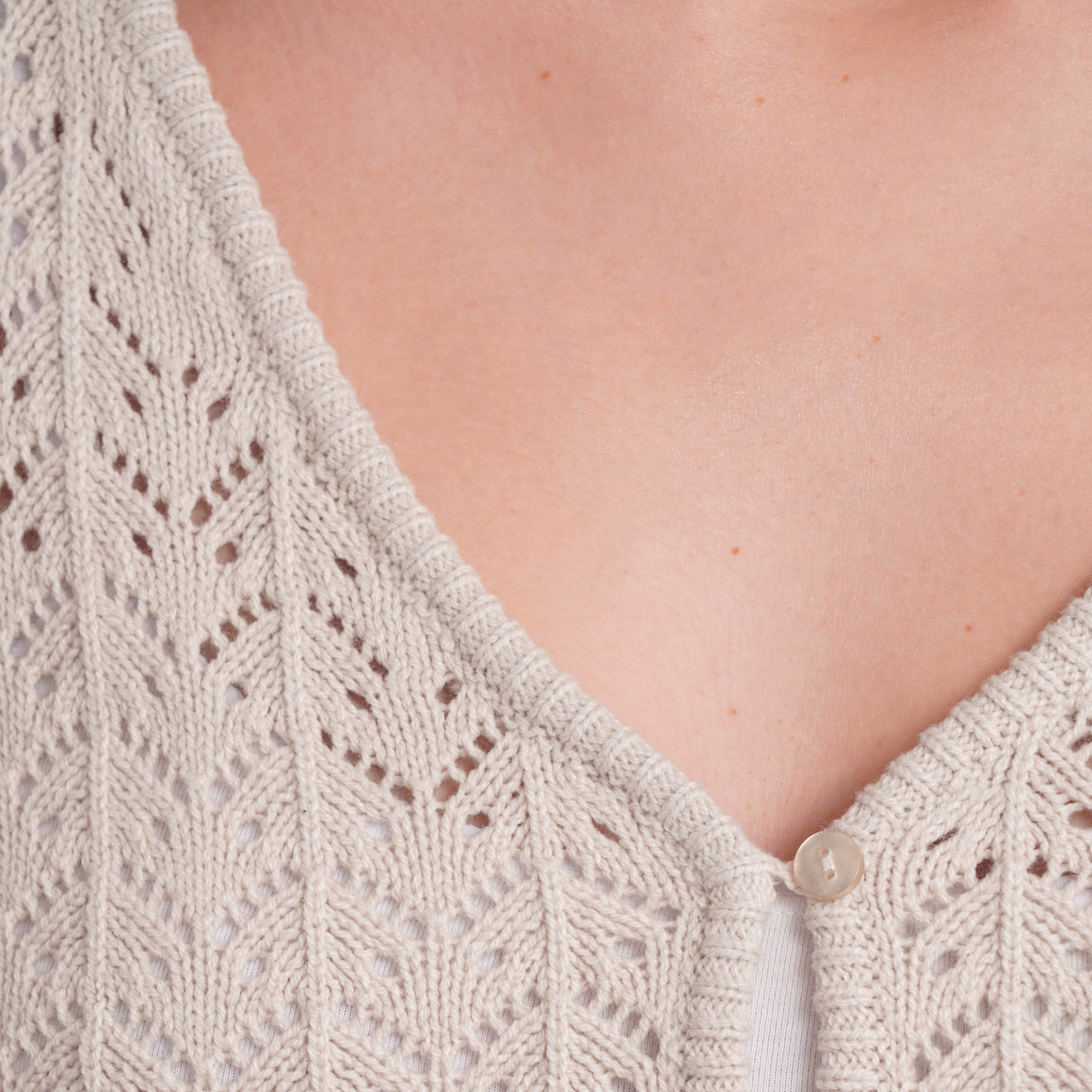 Gina Damen Strickjacke mit Ajour-Muster cremeweiss