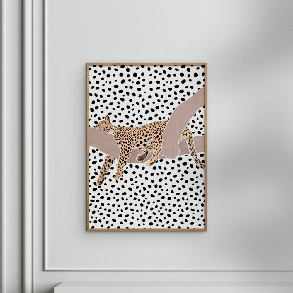 Køb Poster & Frame Sarah Manovski - Leopard Sleeping Polkadots