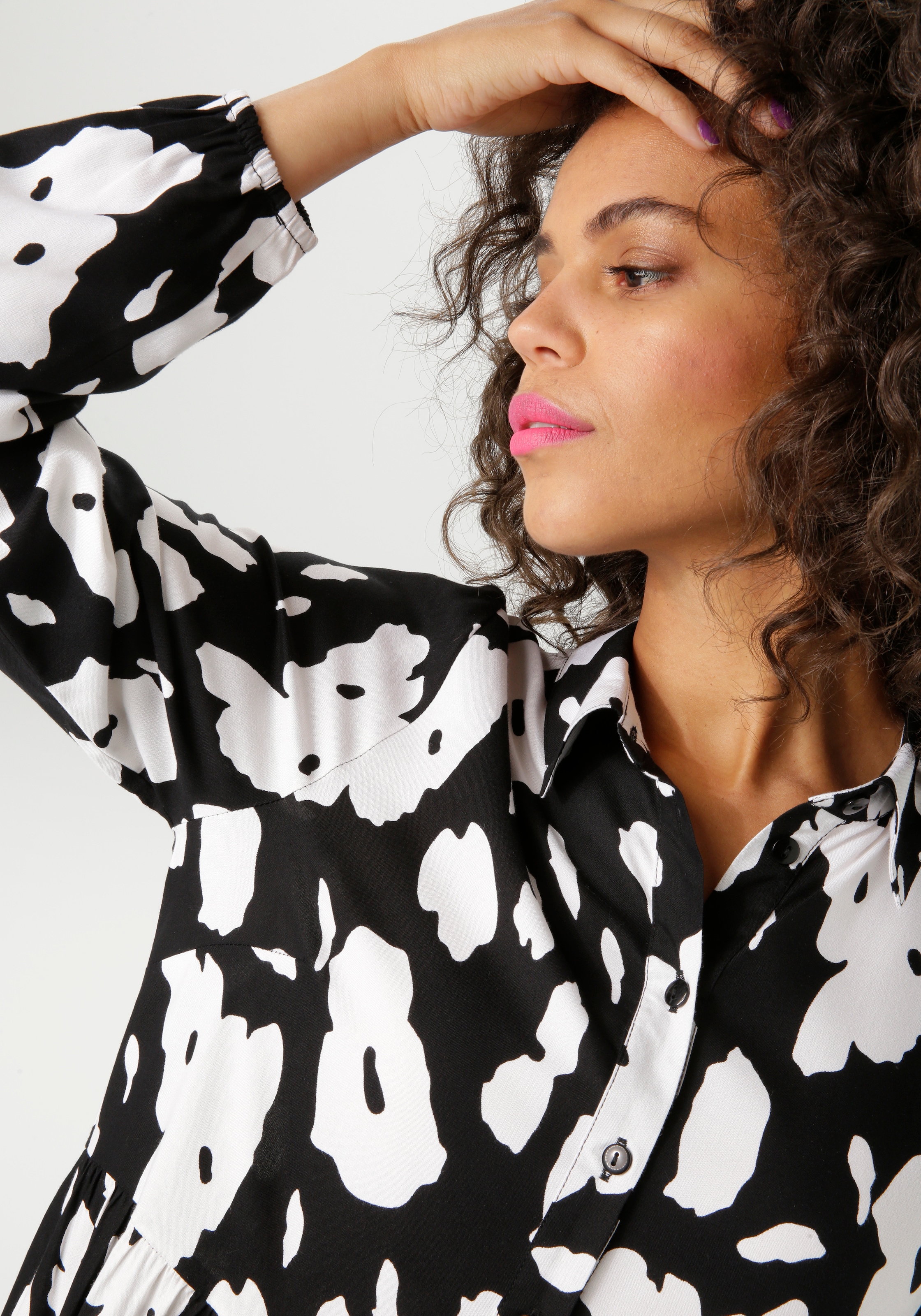 Aniston CASUAL Maxikleid mit kontrastfarbigen Blumendruck - NEUE KOLLEKTION