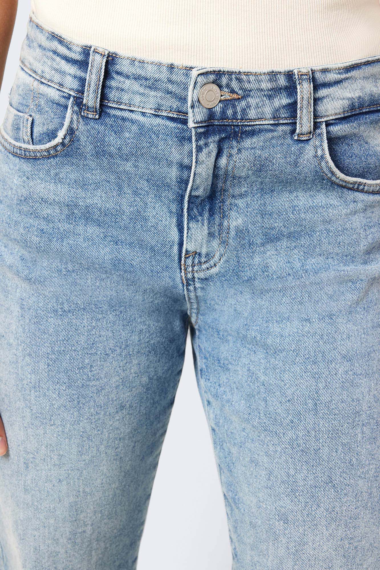 calças jeans de perna larga