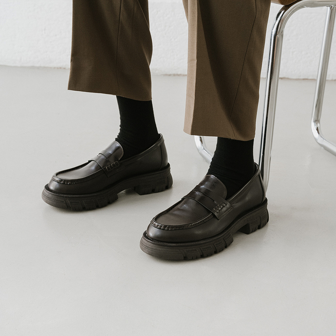 Mocassins à semelles crantées  en cuir glacé marron