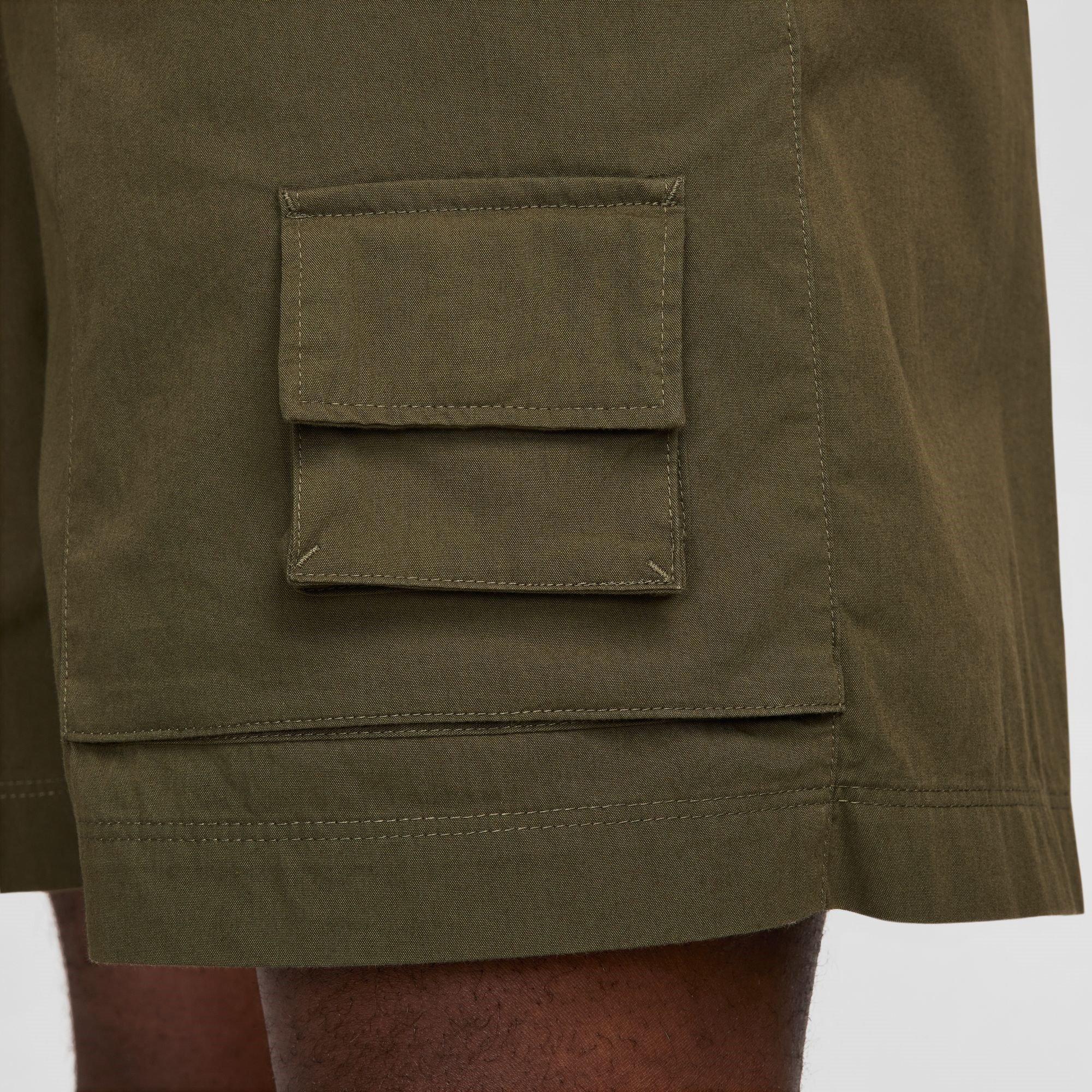 Nike Loose Mid Length Cargo Shorts Mens