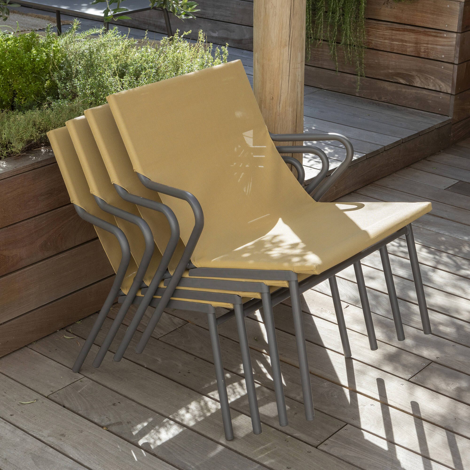Niedriger Lounge - Sessel mit Großem Sitzkomfort Horizon Low 1P Batyline® Duo Gelb Safran