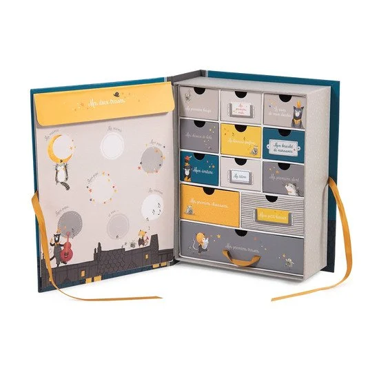 Les Moustaches coffret de naissance    de               Moulin Roty