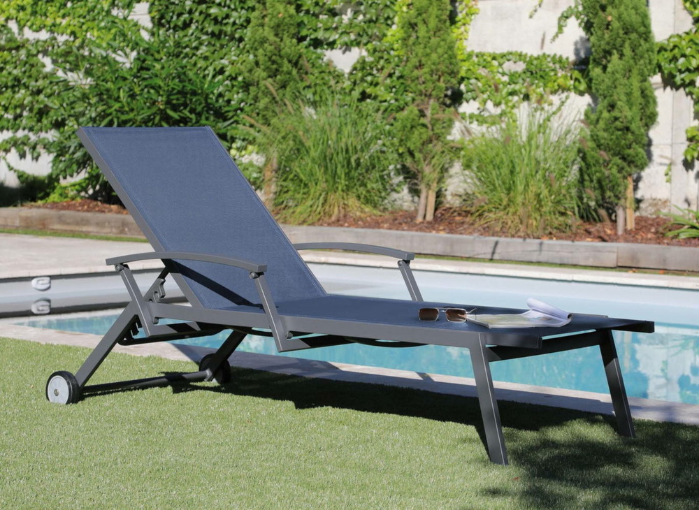 Lit de soleil empilable florence avec accoudoirs en alu - allonge en tpep - graphite/bleu