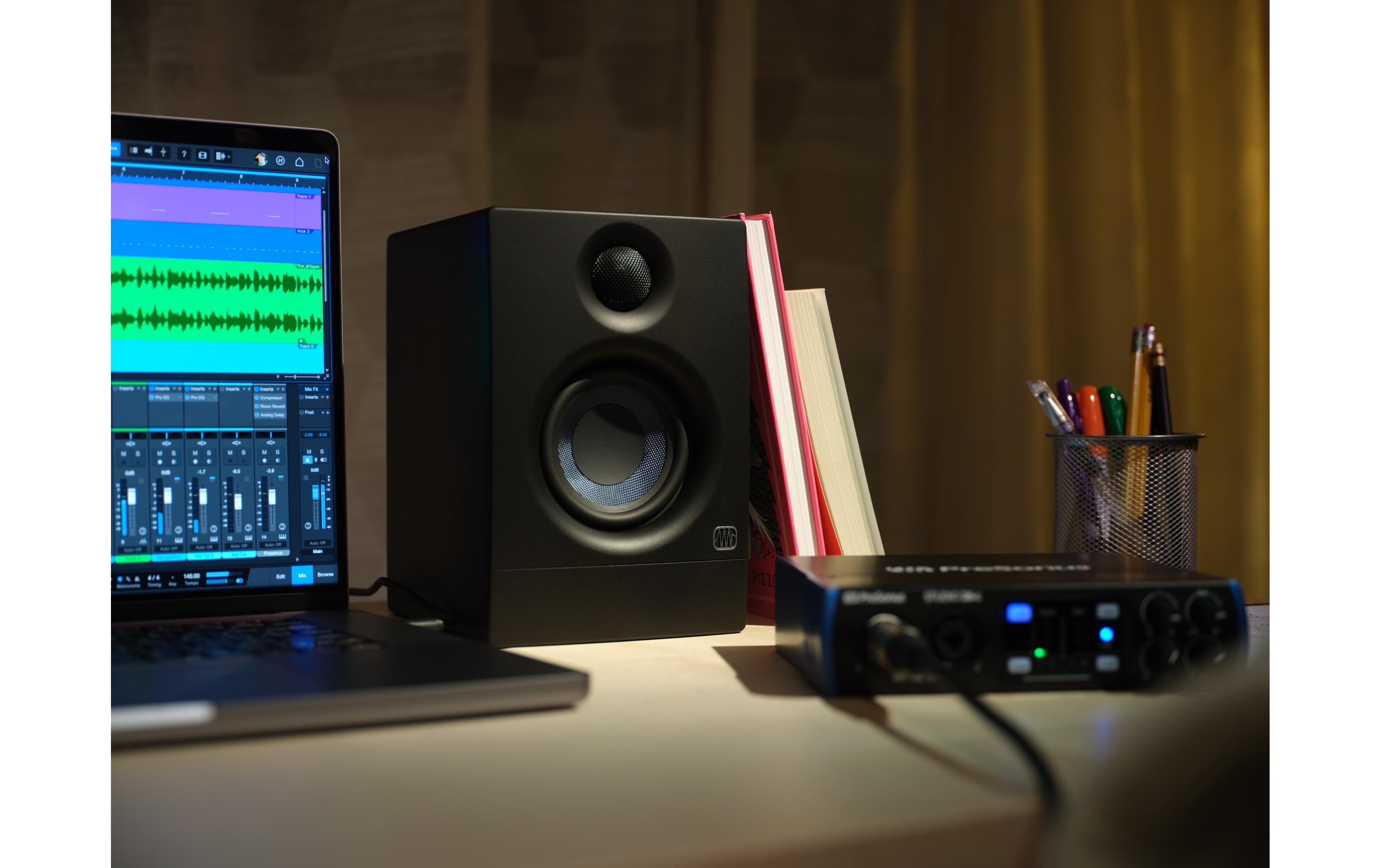 Studiomonitore Eris 3.5 (2 Gen.) SchwarzAktive 3.5-Zoll-Medienreferenzmonitore