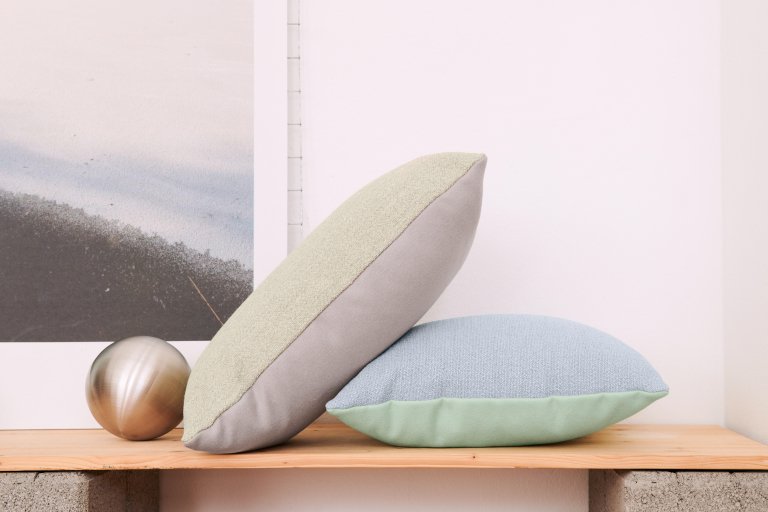 Muuto Mingle kussen 45x45 roze/petroleum