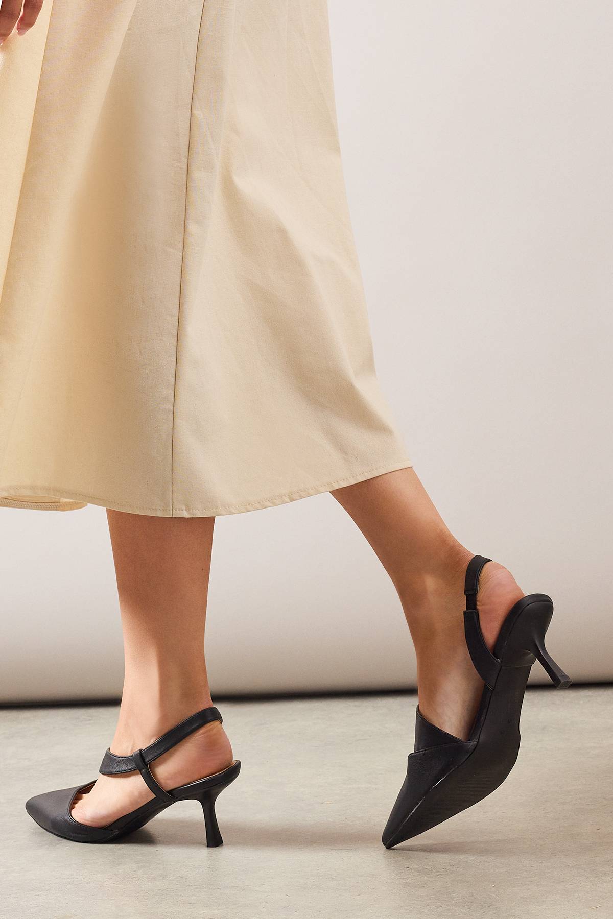 Wallis Escarpins Evelyn à Bride Asymétrique et Petit Talon
