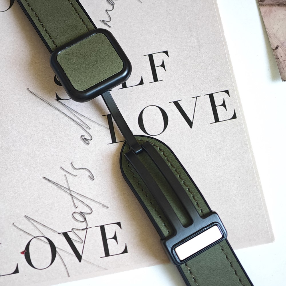 Samsung Galaxy Watch Active 2 (44mm) Silikon Armband mit Kunstlederschicht   Magnet-Verschluss - Dunkelgrün
