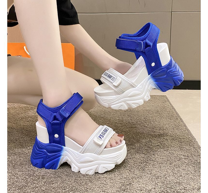 Sleeko - Platform Wedge Two Tone Sandalen