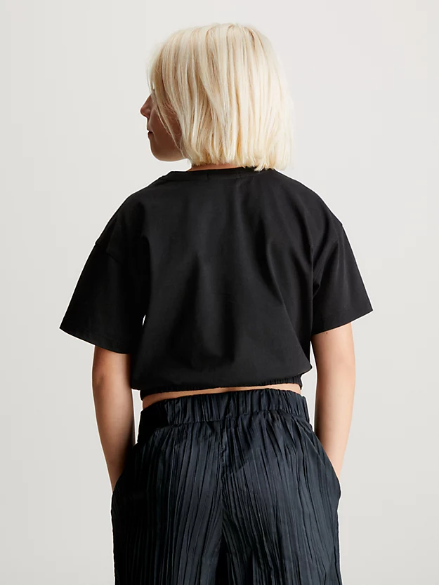 Camiseta cropped com estampa de logo