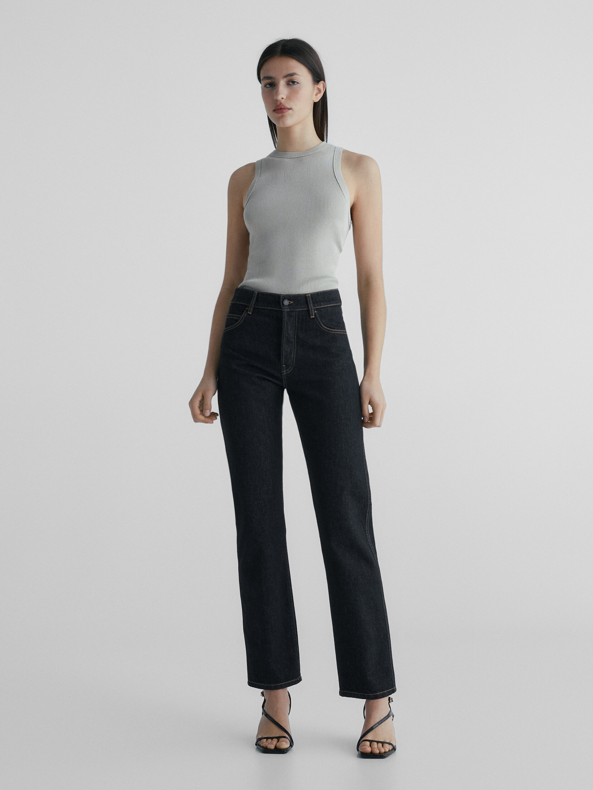 Calça jeans slim fit de cintura alta - PRETA