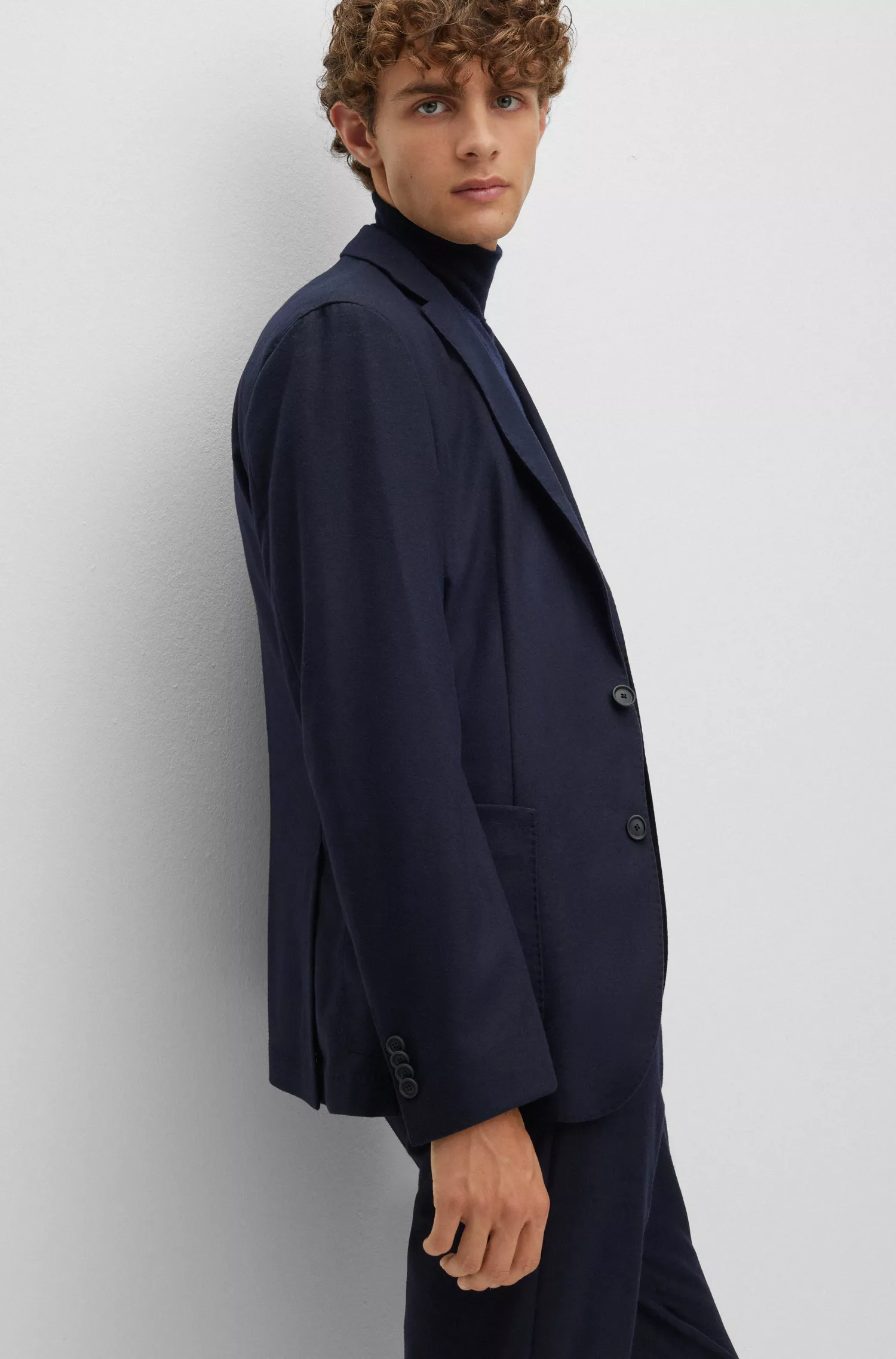 Blazer BOSS preto, corte slim, com um botão, em tecido elástico.
