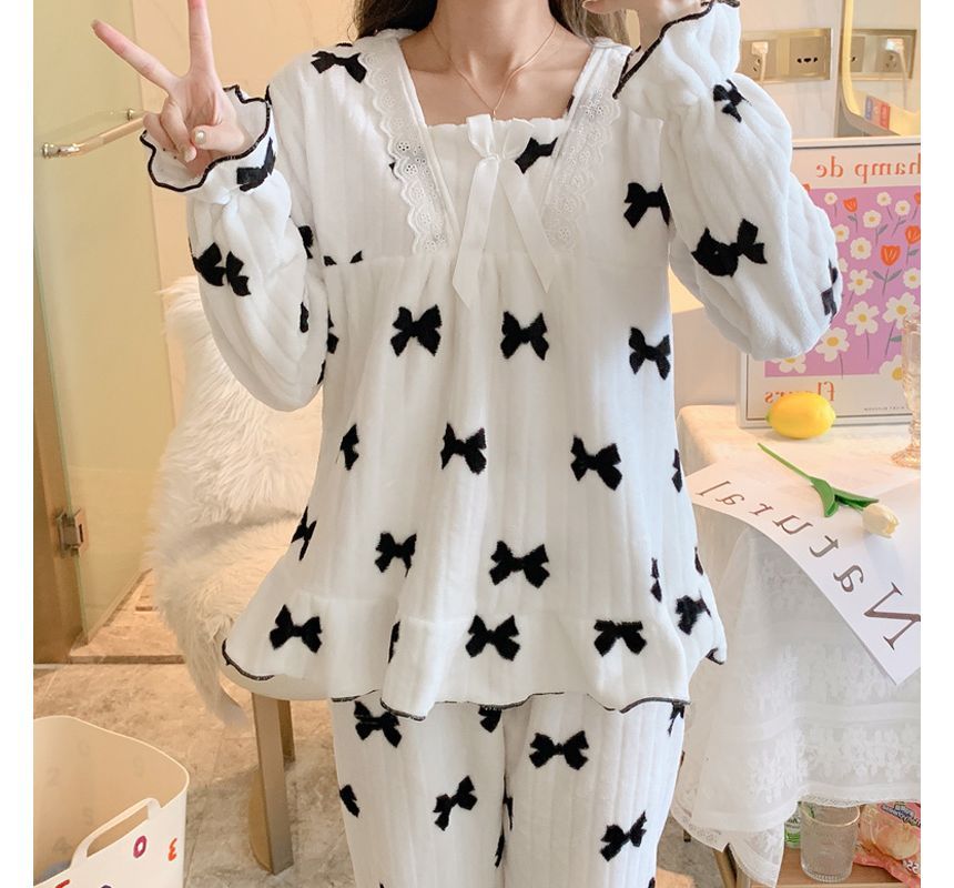 Dazzli - Pyjamatop met lange mouwen / Broek / BH-inzetstuk / Set