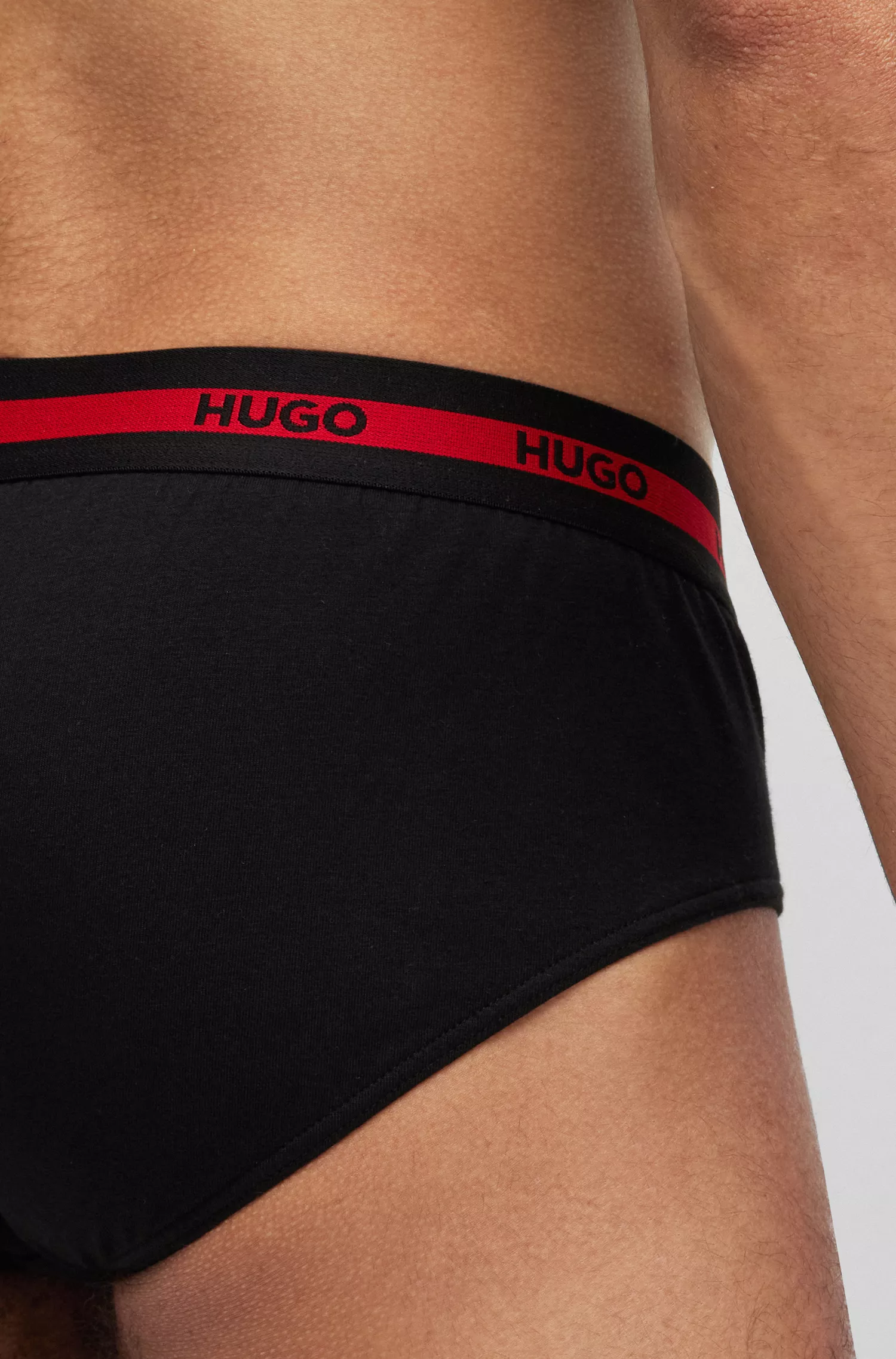 HUGO Vermelho - Pacote com três cuecas de algodão elástico com cós com o logotipo.