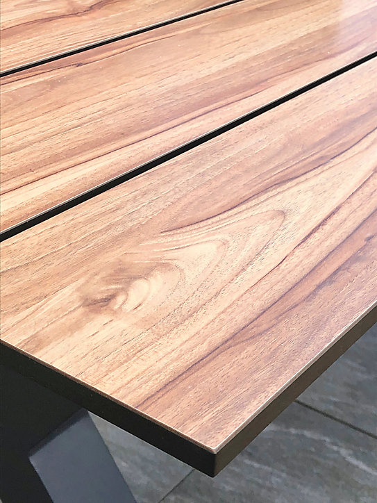 Table de jardin Vancouver en aluminium coloris gris anthracite L.150 x l.164 x H.75 cm