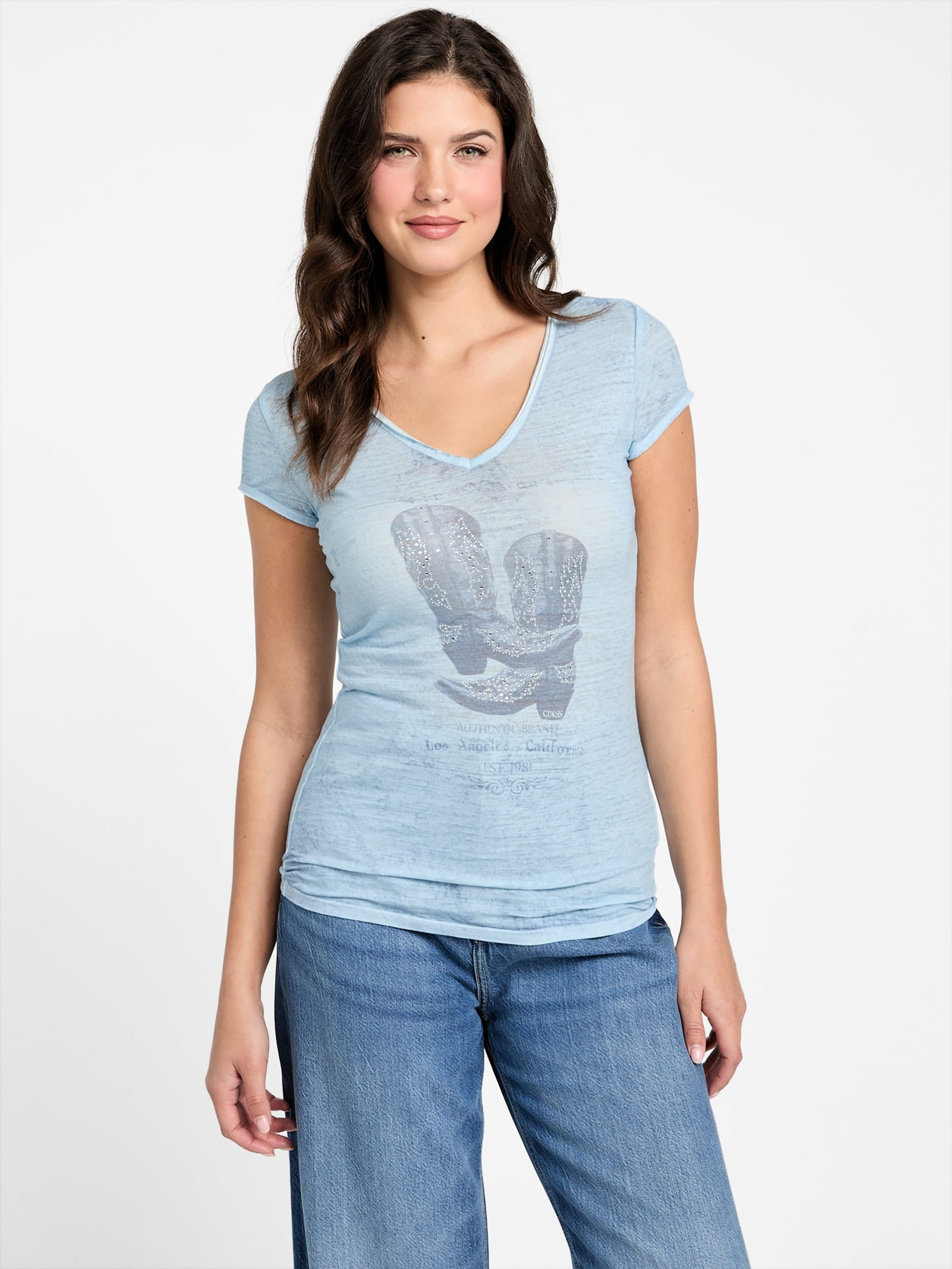 Camiseta com decote em V e strass