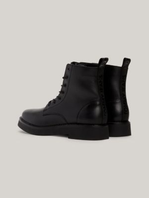 Botas de tornozelo de couro com fita de logotipo repetida