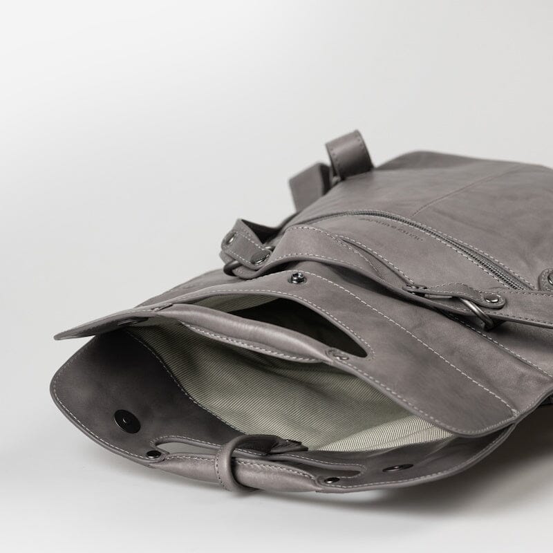 Aunts & Uncles Grandma's Luxury Club Backpack / Shoulderbag Mrs. Mince Pie Oyster Grey